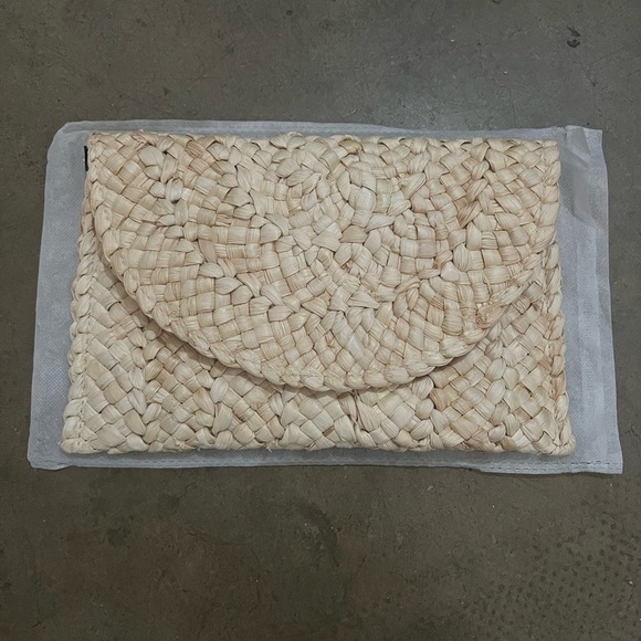 WOVEN CLUTCH | NWT | NEVER WORN - Picture 5 of 7